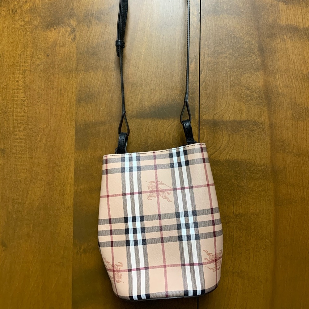 NWOT Burberry Lorne Small Bucket Bag